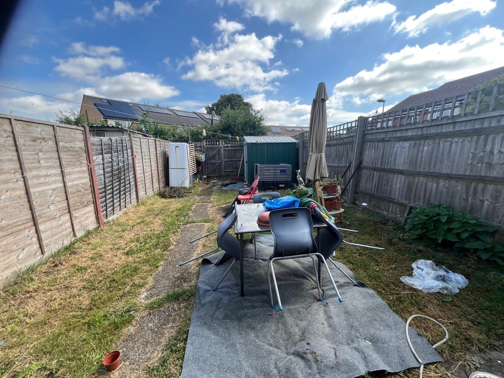 3 bed end of terrace house for sale in Minet Drive, Hayes 2