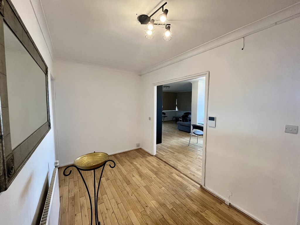 3 bed flat to rent in Loudoun Road, London 5