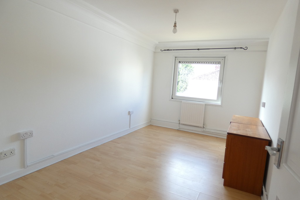 2 bed apartment to rent in Redwood Estates, Hounslow, Heston  - Property Image 1