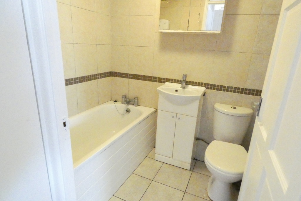 2 bed apartment to rent in Redwood Estates, Hounslow, Heston  - Property Image 3