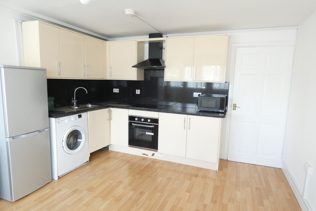 2 bed apartment to rent in Redwood Estates, Hounslow, Heston  - Property Image 8