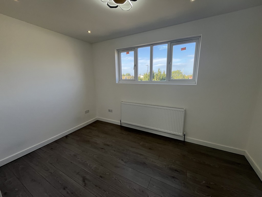 5 bed end of terrace house to rent in Turpin Road, Bedfont, Feltham 10