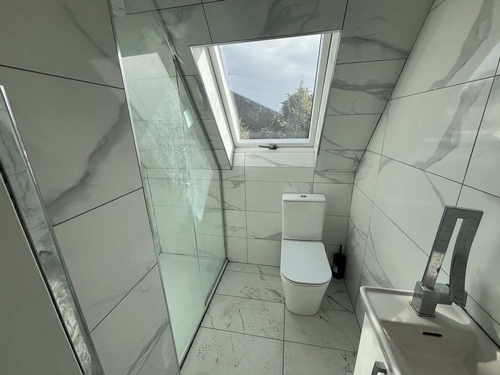 5 bed end of terrace house to rent in Turpin Road, Bedfont, Feltham 12