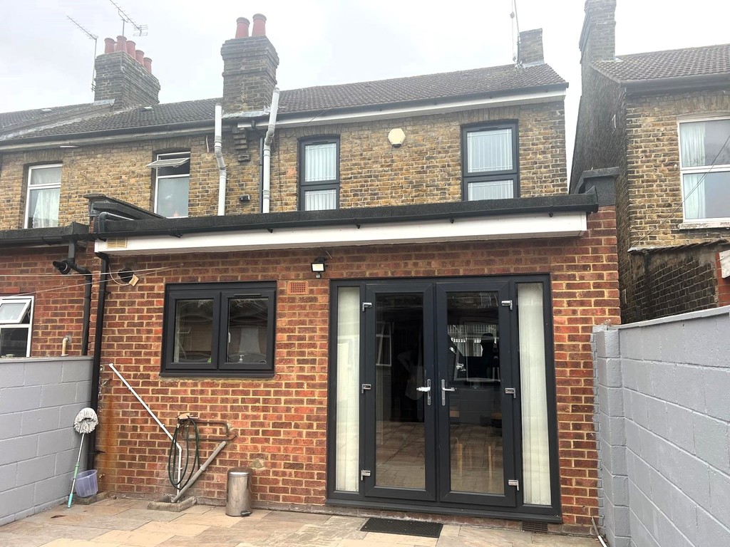 4 bed end of terrace house to rent in Marlow Road, Southall  - Property Image 10