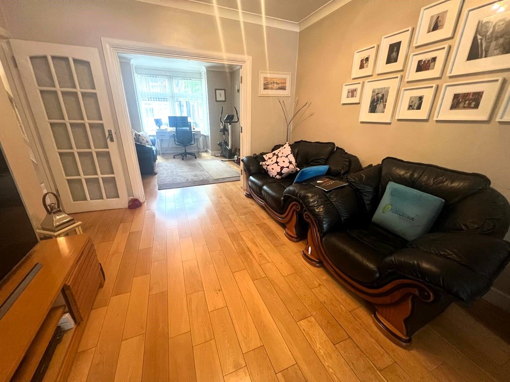 4 bed end of terrace house to rent in Marlow Road, Southall 1
