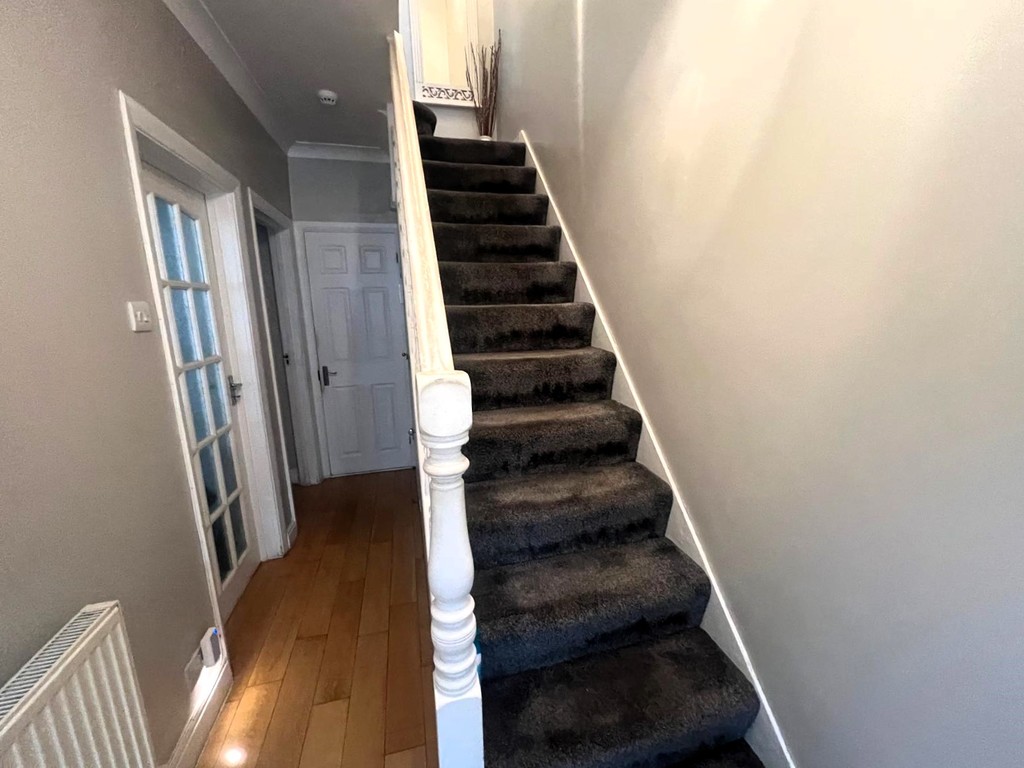 4 bed end of terrace house to rent in Marlow Road, Southall 8