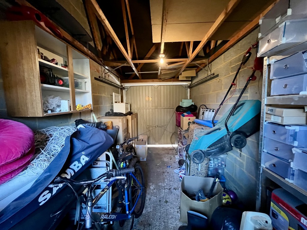 3 bed detached house for sale in Milton Gardens, Staines  - Property Image 16