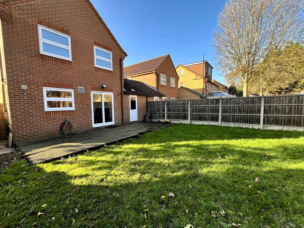 3 bed detached house for sale in Milton Gardens, Staines 16