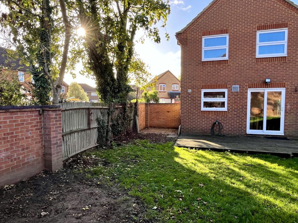 3 bed detached house for sale in Milton Gardens, Staines 17