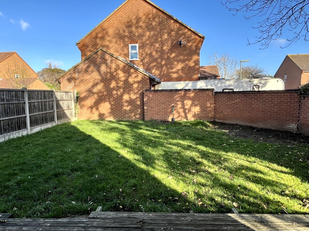 3 bed detached house for sale in Milton Gardens, Staines  - Property Image 19