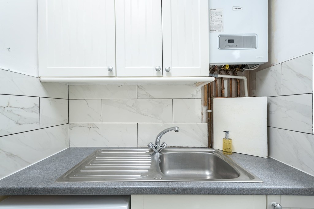 2 bed maisonette to rent in Staines Road, Feltham  - Property Image 6