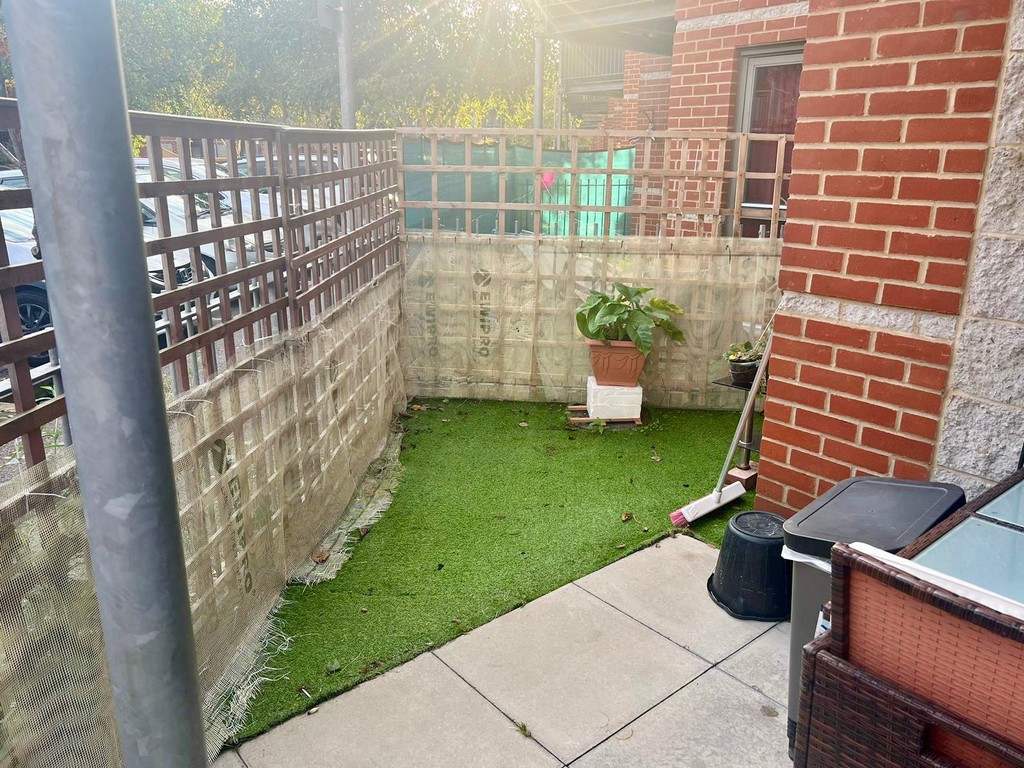 2 bed apartment for sale in Page Road, Feltham  - Property Image 13