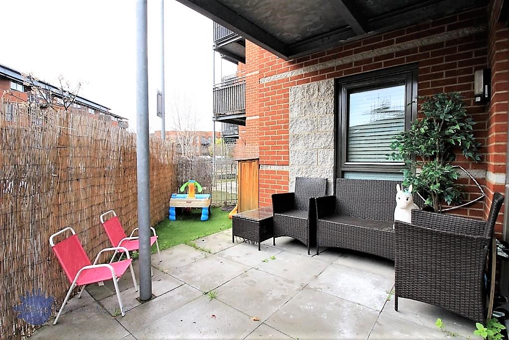 2 bed apartment for sale in Page Road, Feltham  - Property Image 8