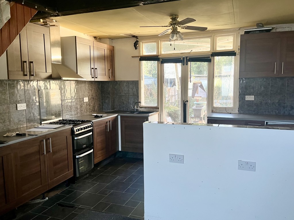 2 bed terraced house for sale in Hounslow Road, Feltham 4