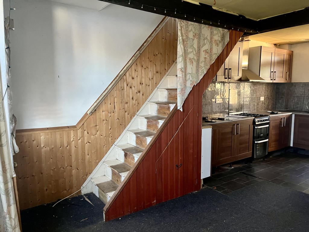 2 bed terraced house for sale in Hounslow Road, Feltham 5