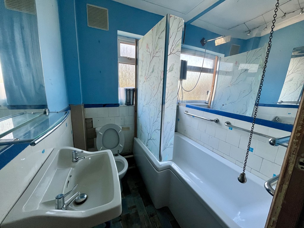 2 bed terraced house for sale in Hounslow Road, Feltham 6