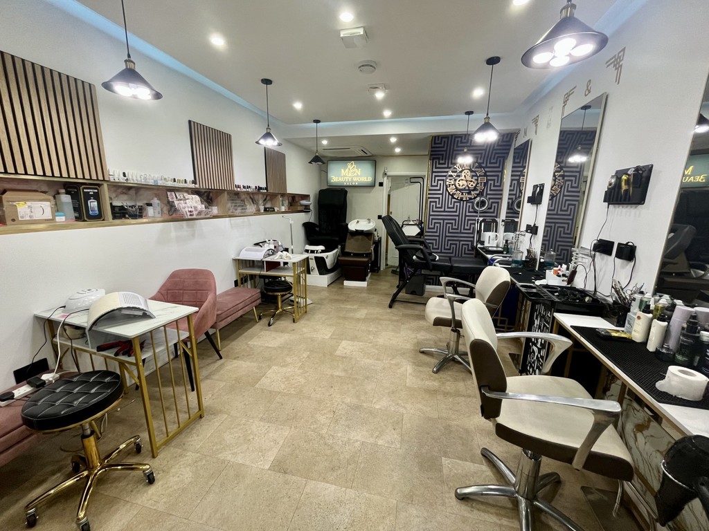 To rent in Bedfont Lane, Feltham - Property Image 2