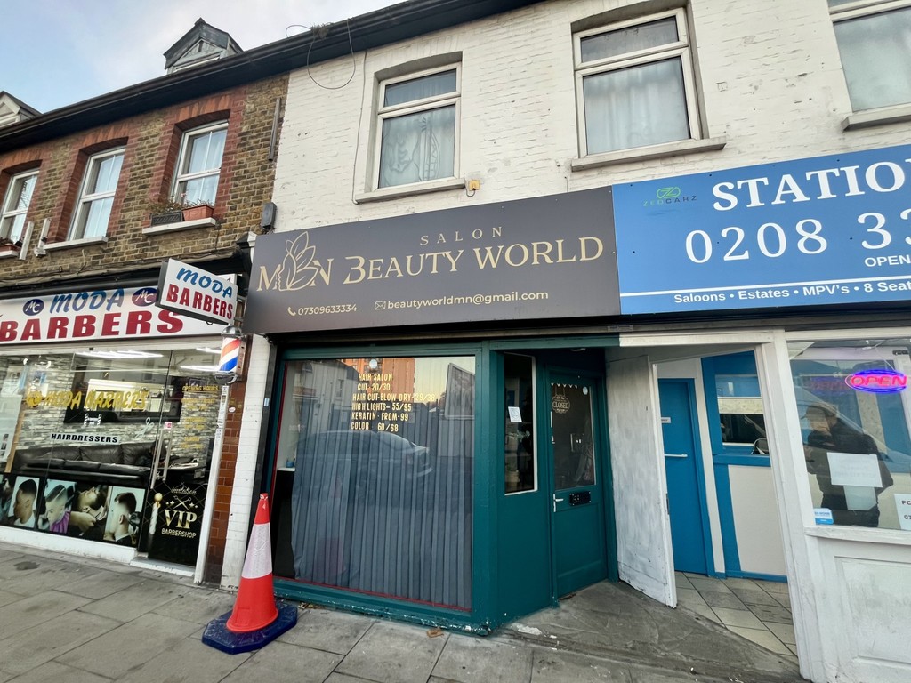 To rent in Bedfont Lane, Feltham 2