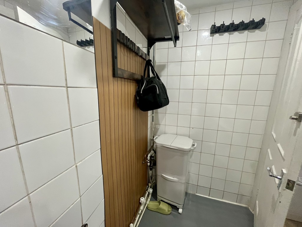 To rent in Bedfont Lane, Feltham 5