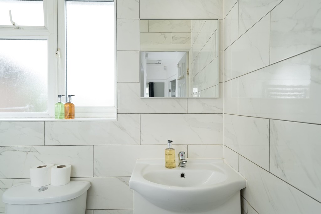 2 bed maisonette to rent in Staines Road, Feltham  - Property Image 11