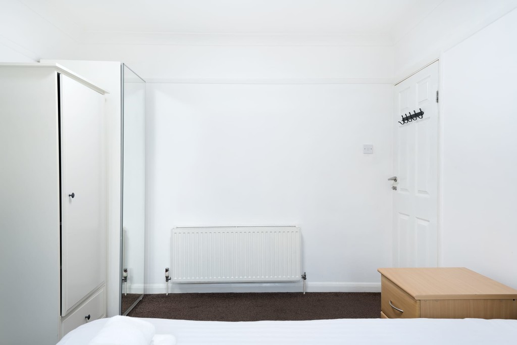 2 bed maisonette to rent in Staines Road, Feltham  - Property Image 13