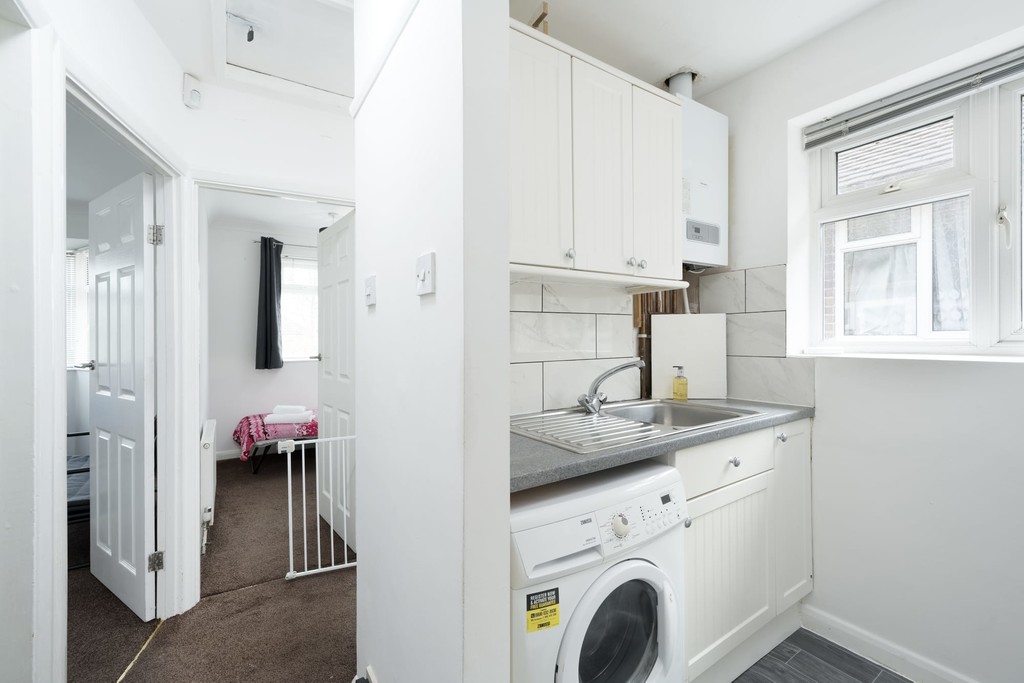 2 bed maisonette to rent in Staines Road, Feltham  - Property Image 2