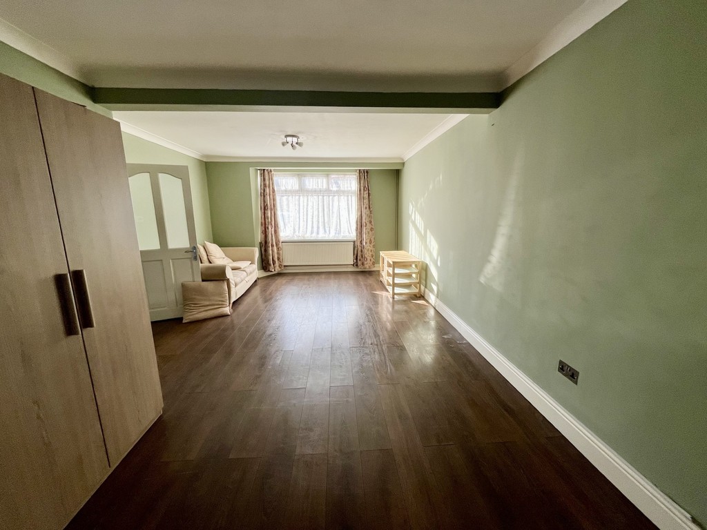 3 bed semi-detached house to rent in Orchard Avenue, Feltham 3