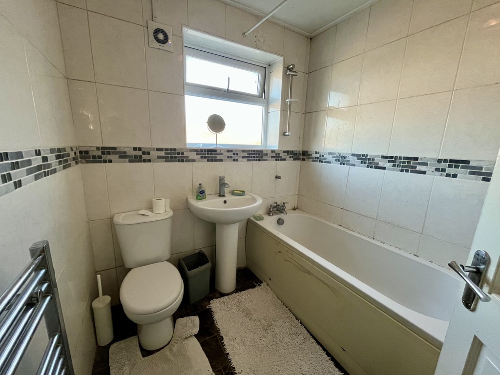 3 bed semi-detached house to rent in Orchard Avenue, Feltham  - Property Image 13