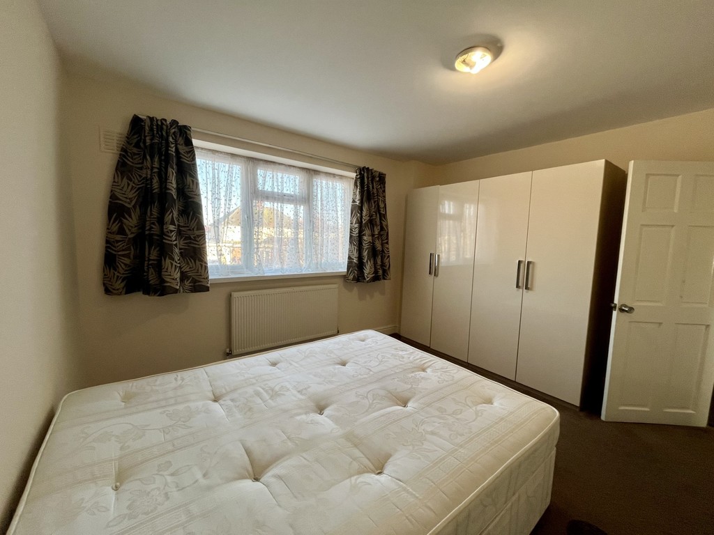 3 bed semi-detached house to rent in Orchard Avenue, Feltham 6