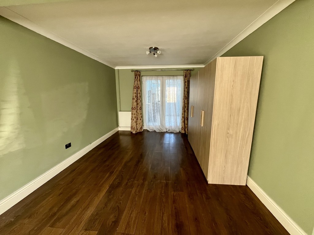 3 bed semi-detached house to rent in Orchard Avenue, Feltham 8