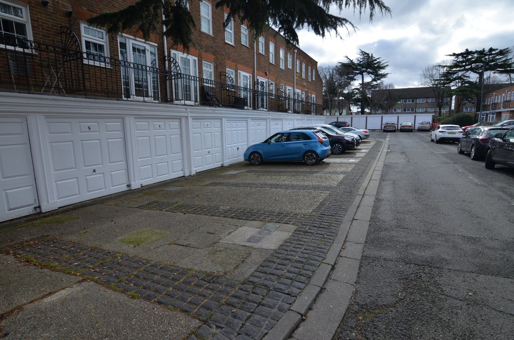 1 bed flat to rent in Adams Square, Kent  - Property Image 11