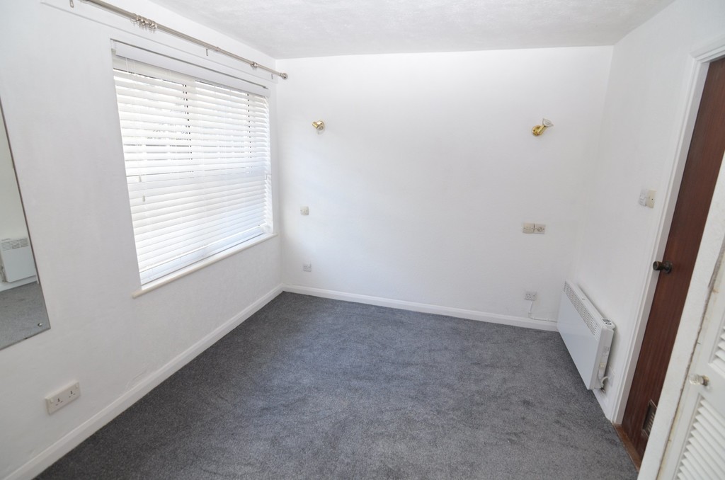 1 bed flat to rent in Adams Square, Kent  - Property Image 5