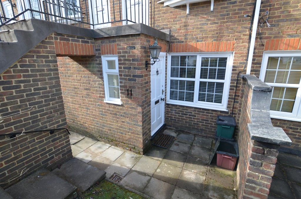 1 bed flat to rent in Adams Square, Kent  - Property Image 8