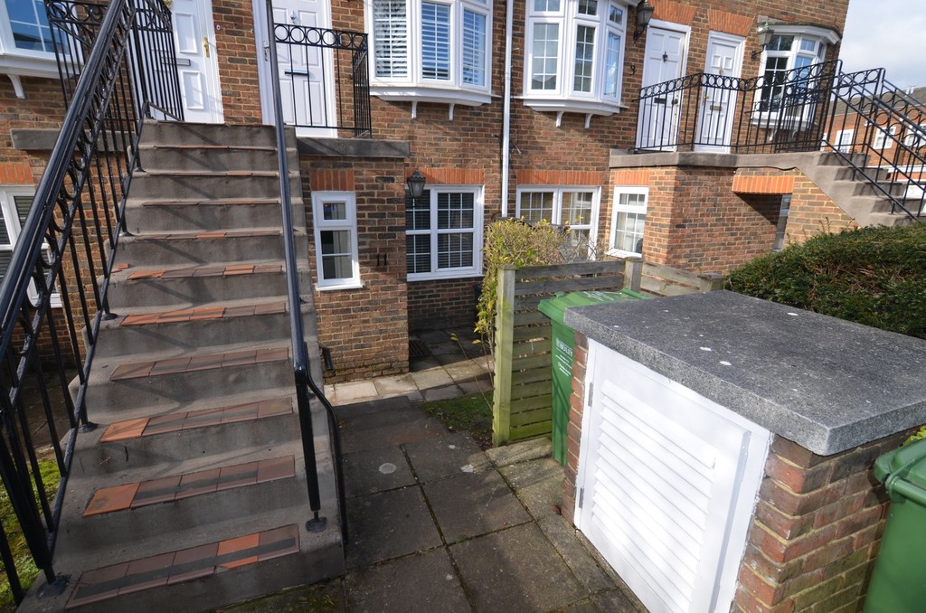 1 bed flat to rent in Adams Square, Kent  - Property Image 7