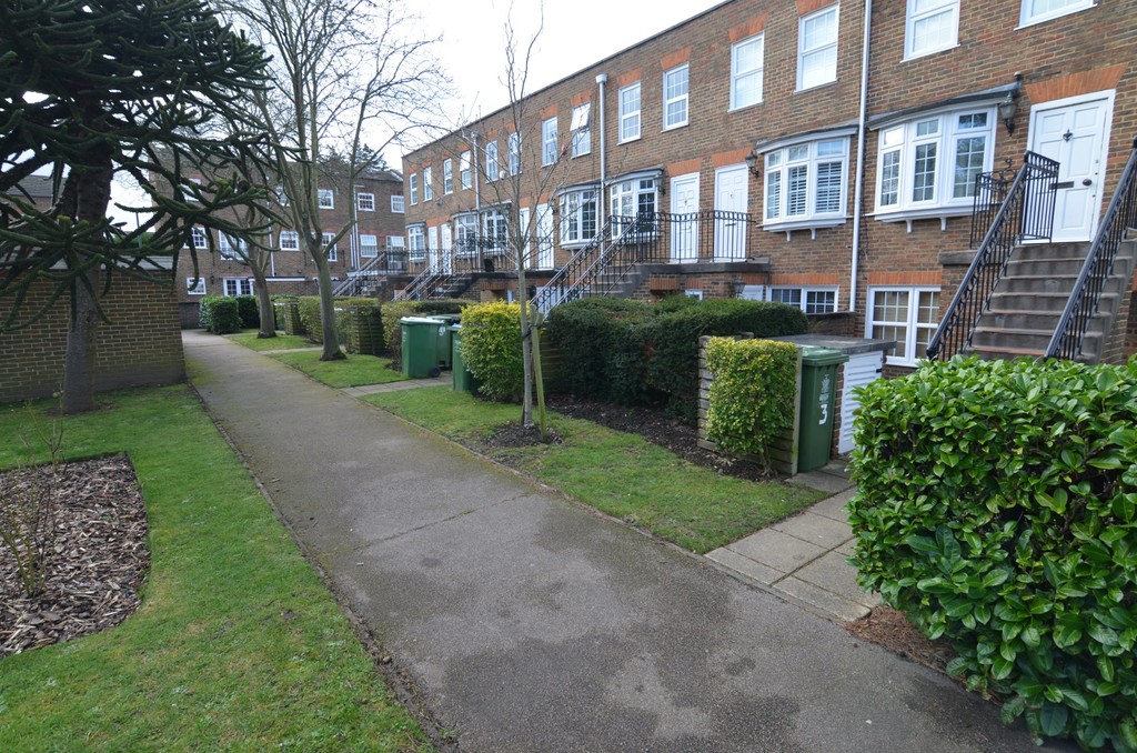 1 bed flat to rent in Adams Square, Kent  - Property Image 1