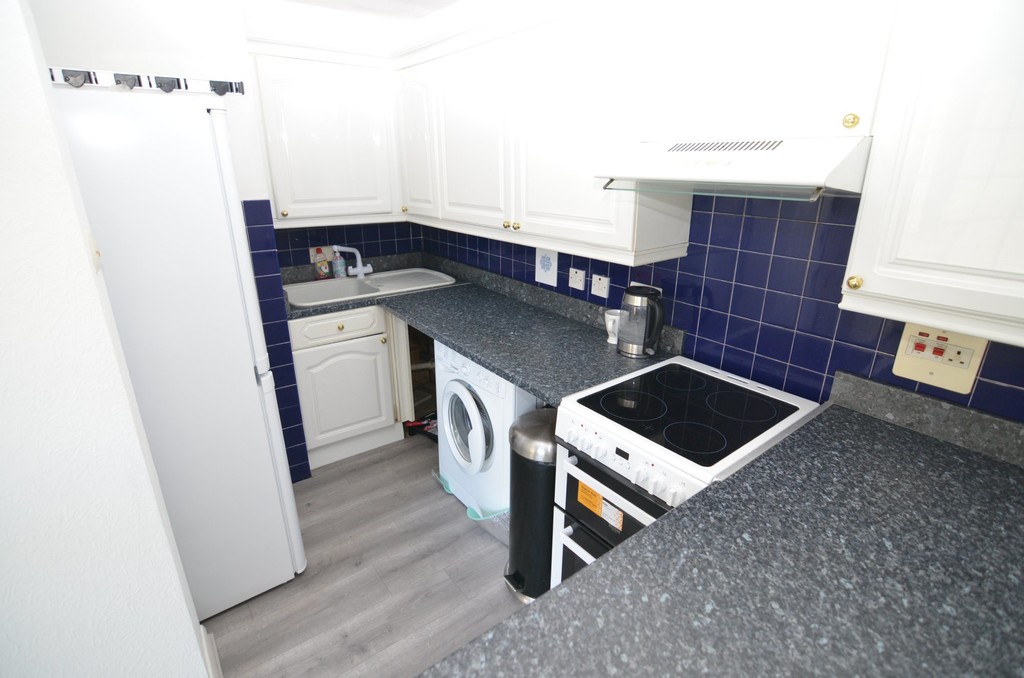 1 bed flat to rent in Adams Square, Kent  - Property Image 4