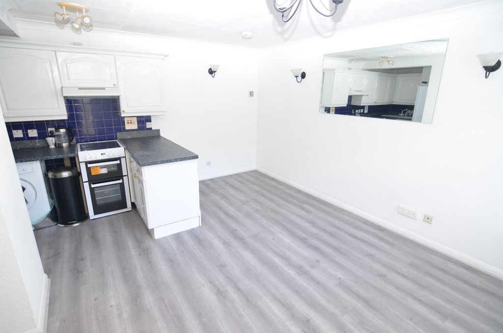 1 bed flat to rent in Adams Square, Kent  - Property Image 9