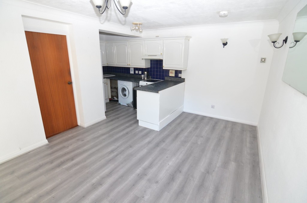 1 bed flat to rent in Adams Square, Kent  - Property Image 3