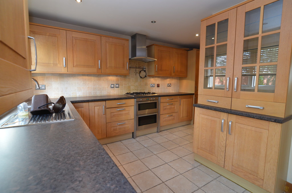 4 bed terraced house to rent in Halfway Street, Kent  - Property Image 3