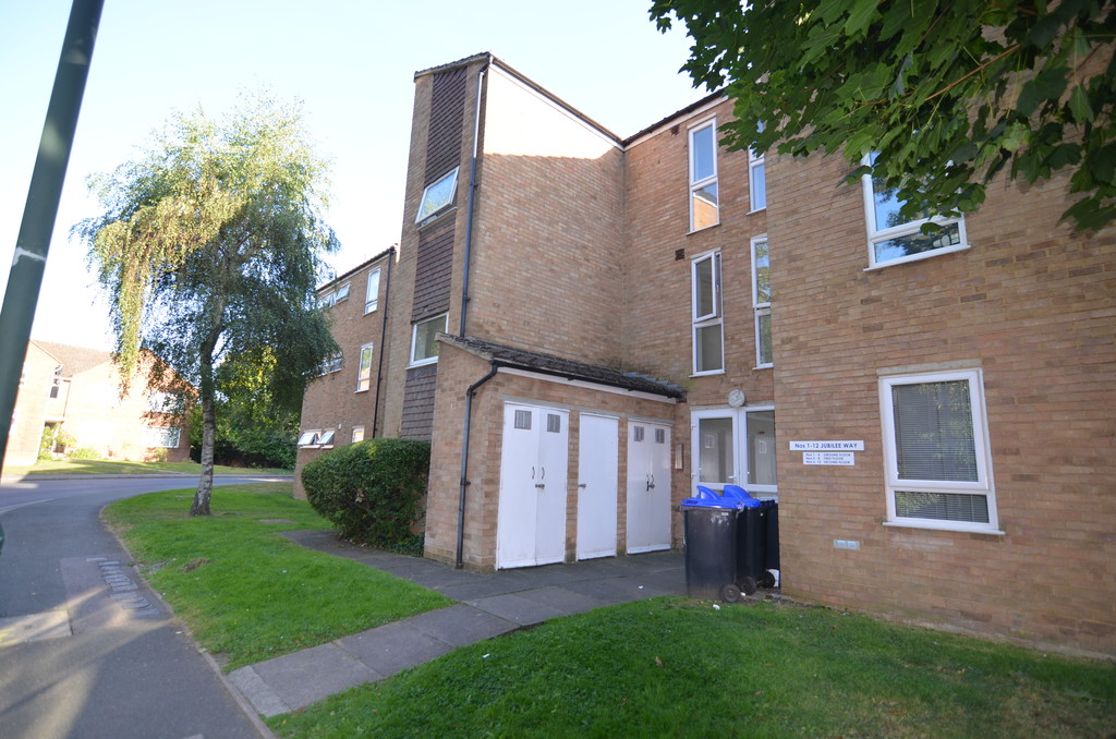 2 bed flat to rent in Jubilee Way, Sidcup, DA14 4JP - Property Image 1