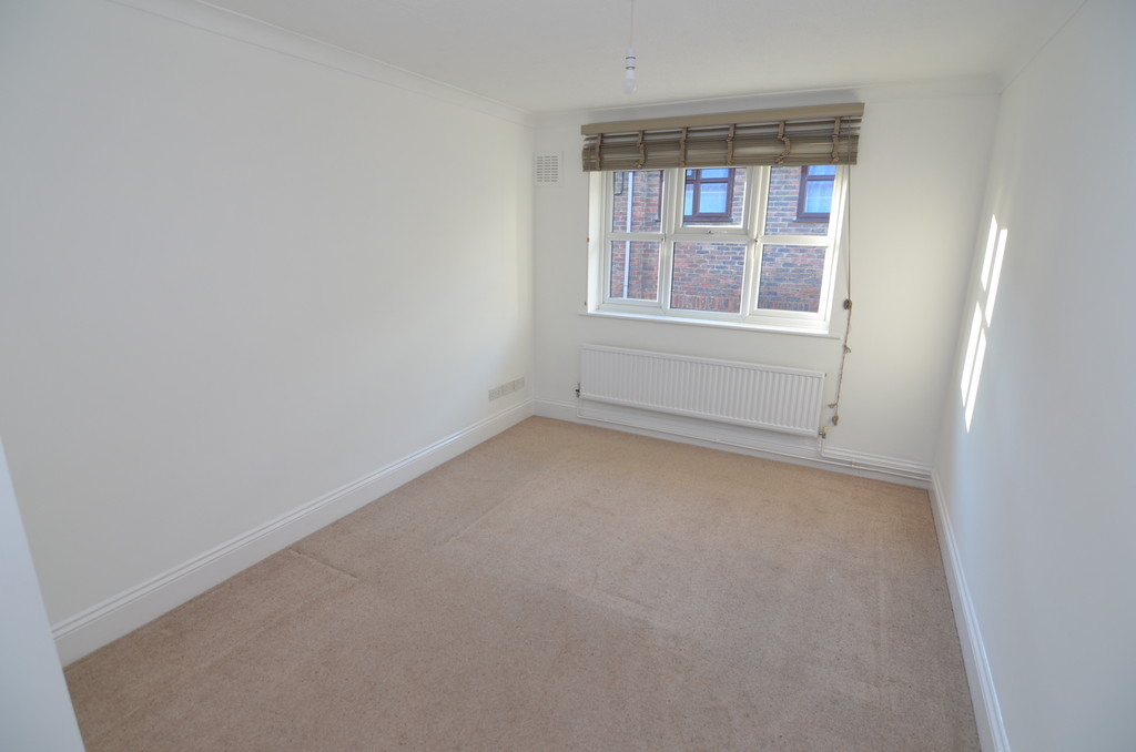 2 bed flat to rent in Parkhill Road, Bexley  - Property Image 4