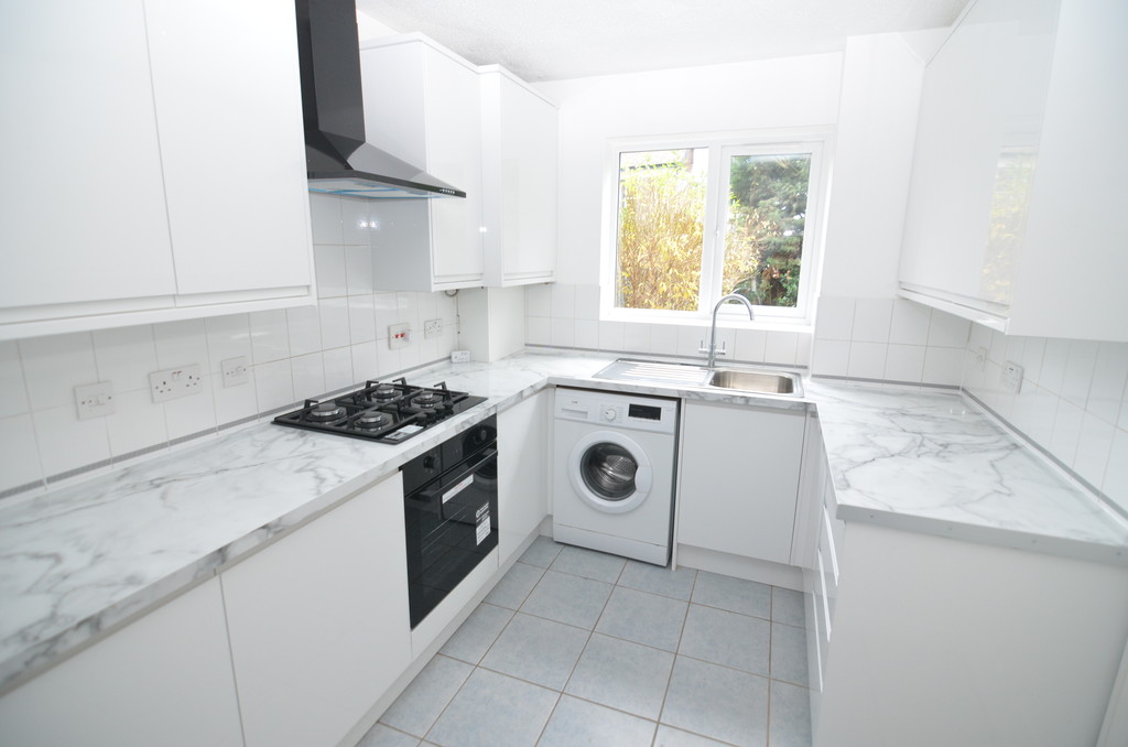 3 bed semi-detached house to rent in Larch Grove, Sidcup  - Property Image 3