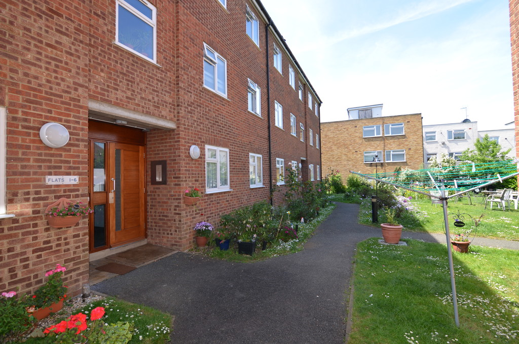 2 bed ground floor flat to rent in Taylors Close, Kent  - Property Image 12