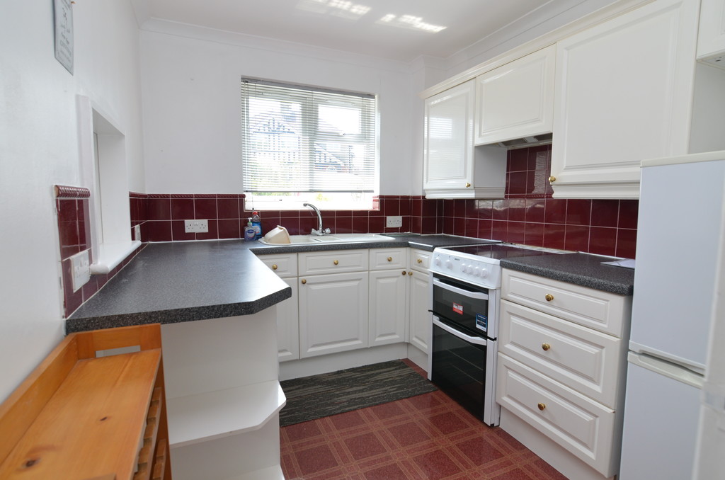 2 bed ground floor flat to rent in Taylors Close, Kent  - Property Image 3