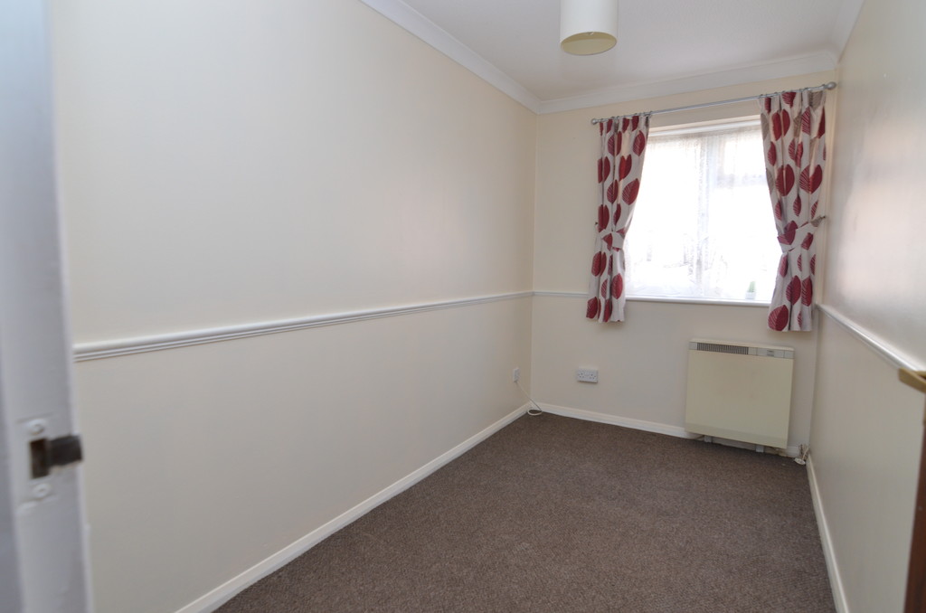 2 bed ground floor flat to rent in Taylors Close, Kent  - Property Image 6