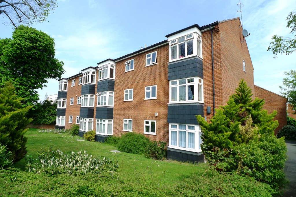 2 bed ground floor flat to rent in Taylors Close, Kent  - Property Image 1