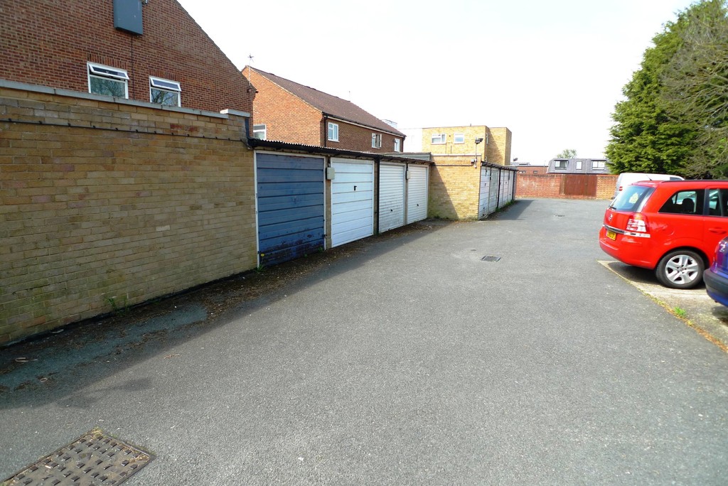 2 bed ground floor flat to rent in Taylors Close, Kent  - Property Image 8