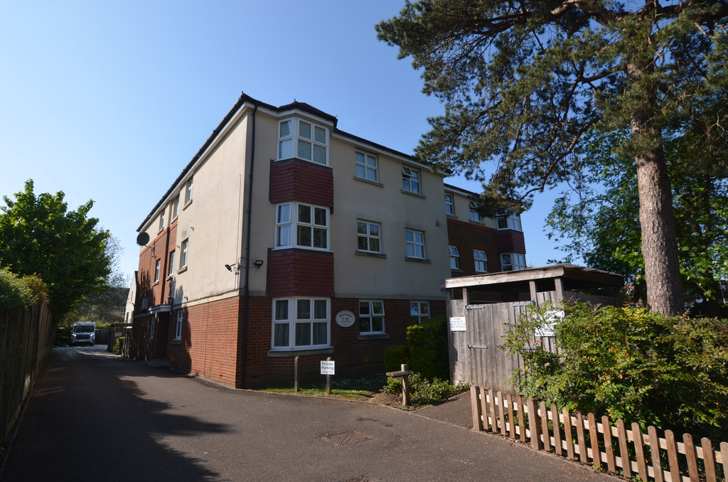 2 bed flat to rent in Carlton Road, Sidcup, DA14 6GU  - Property Image 1