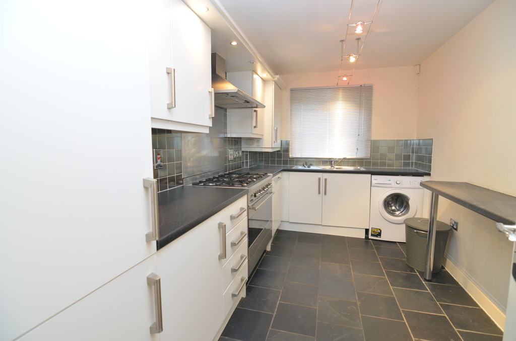2 bed flat to rent in Plaistow Lane, Bromley  - Property Image 3