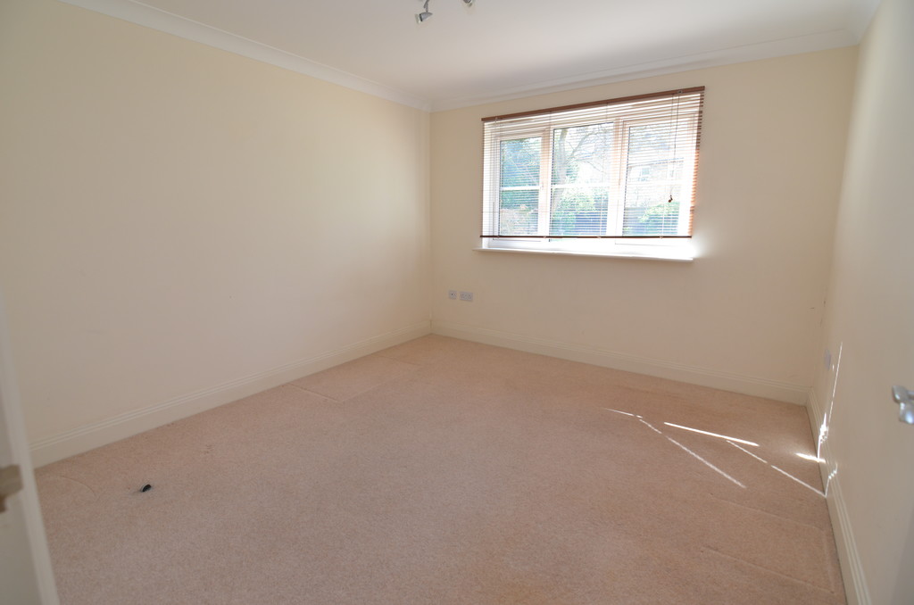 2 bed flat to rent in Plaistow Lane, Bromley  - Property Image 8